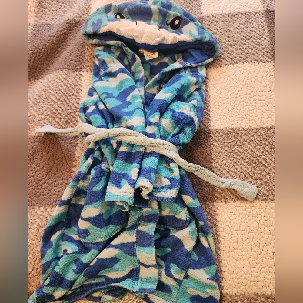 Kid's shark towel